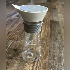 NWOT Pampered Chef Measure, Mix and Pour.